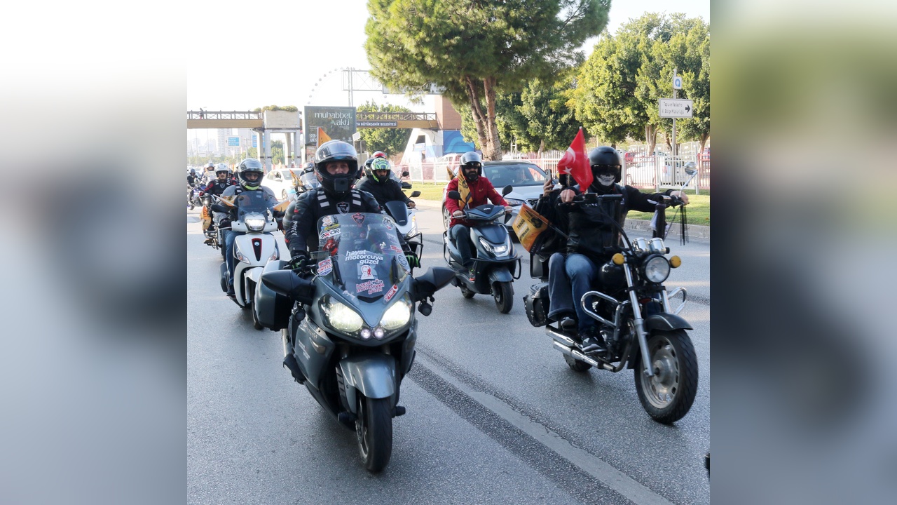 Motosikletli Kadınlar Şiddete Karşı Yola Çıktı