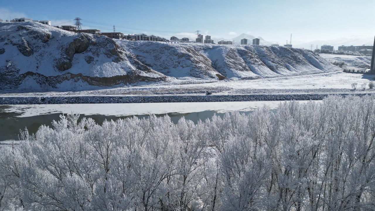 Sivas'ta soğuk hava etkili, Kızılırmak Nehri dondu