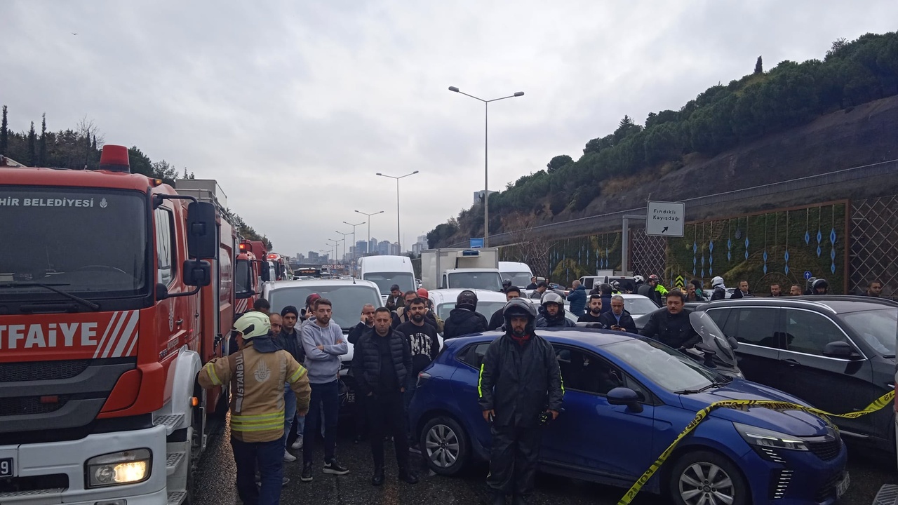 Maltepe'de minibüs kazası: 1 ölü, 7 yaralı