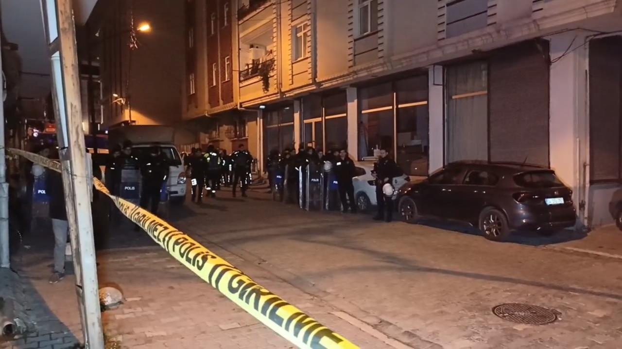 Esenyurt'ta polis operasyonuna silahlı saldırı: 1 polis yaralı