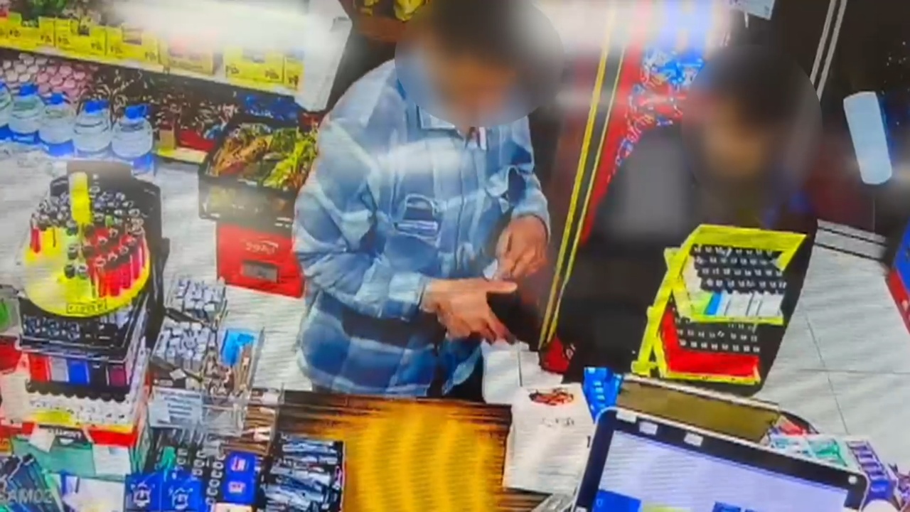 Esenyurt'ta polise ateş açan şüpheli ve alıkoyduğu çocuk görüntülendi