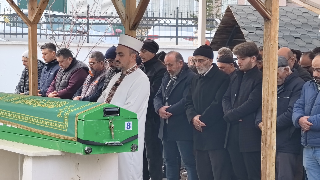 Akciğer yetmezliği nedeniyle hayatını kaybeden uzman çavuşun cenazesi defnedildi