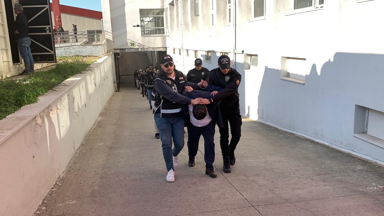 Adana'da emniyet deposundan silah çalan 7 kişi tutuklandı