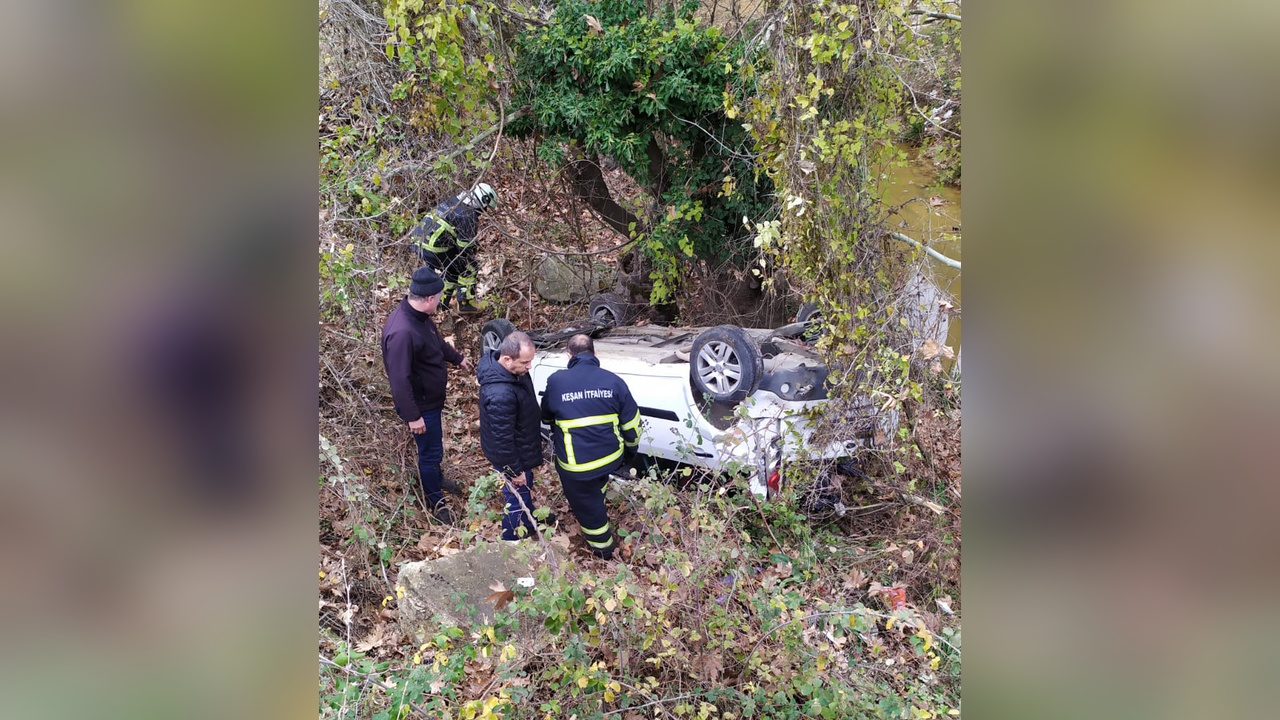 Edirne'de köprüden düşen otomobilde iki kişi yaralandı