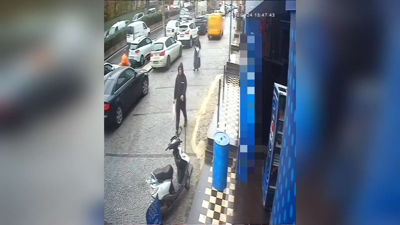 Bayrampaşa'da minibüs yayaya çarptı: Kadın yaralandı