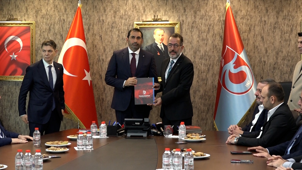 Trabzonspor'un yeni yönetimi mazbatasını aldı