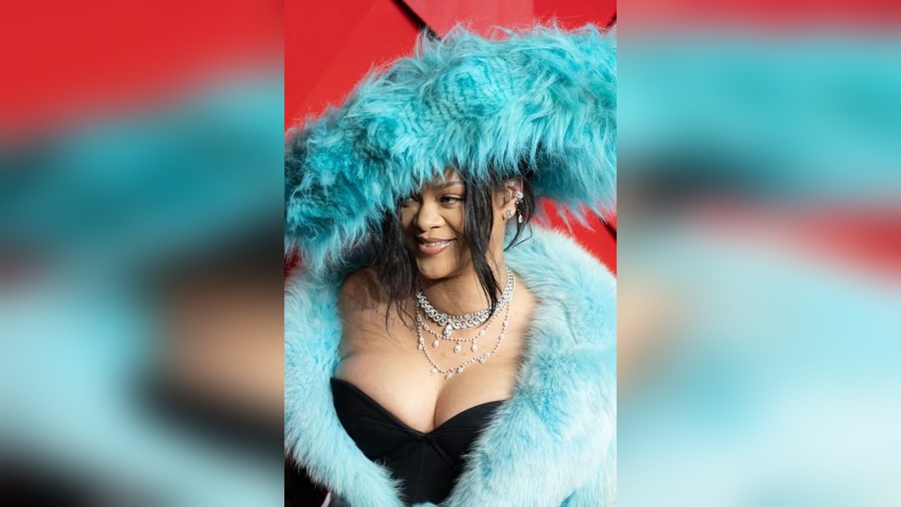 British Fashion Awards'ta Rihanna'nın Şıklığı Göz Doldurdu