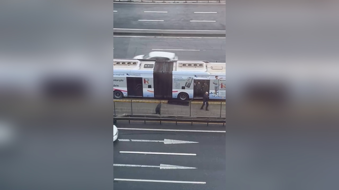 Esenyurt'ta metrobüs kazası: 1 yaralı