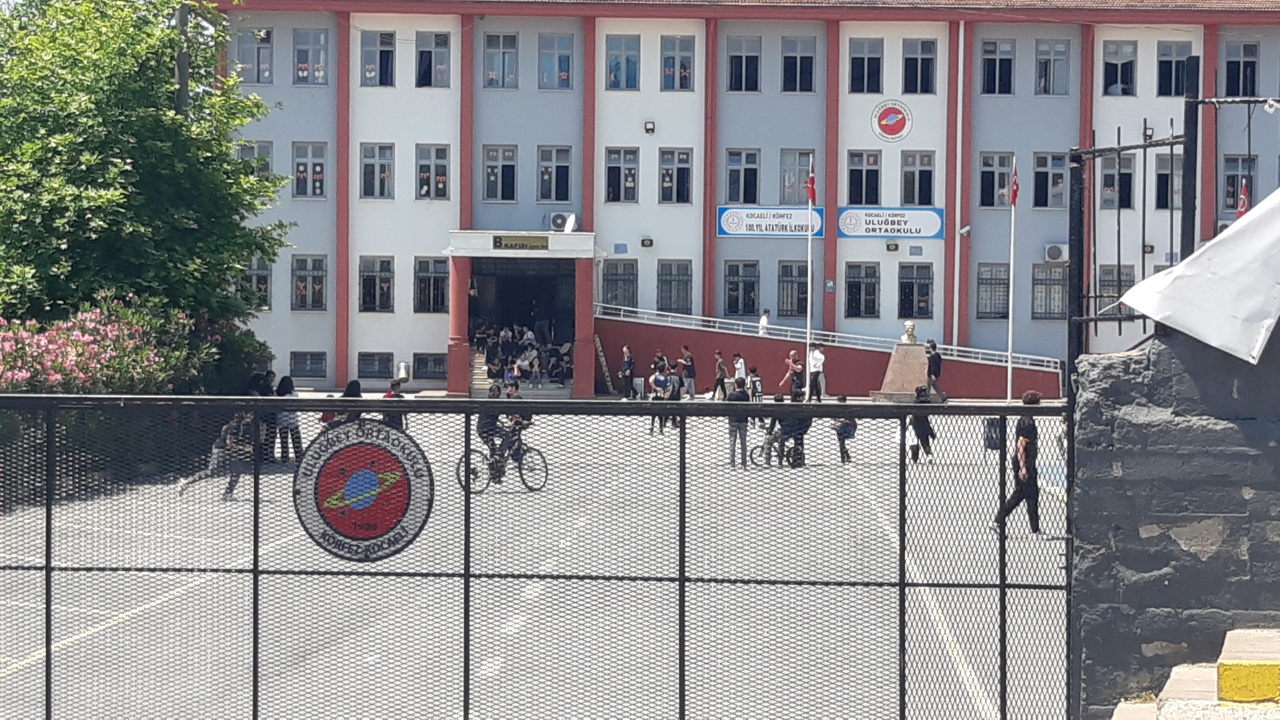 Veliye öğretmeni darbetmekten ceza