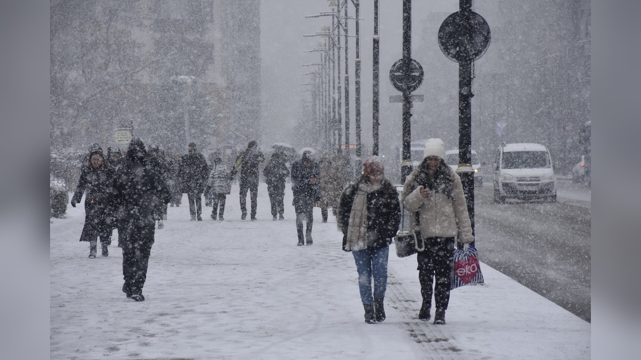 Sivas'ta yoğun kar yağışı etkili oldu