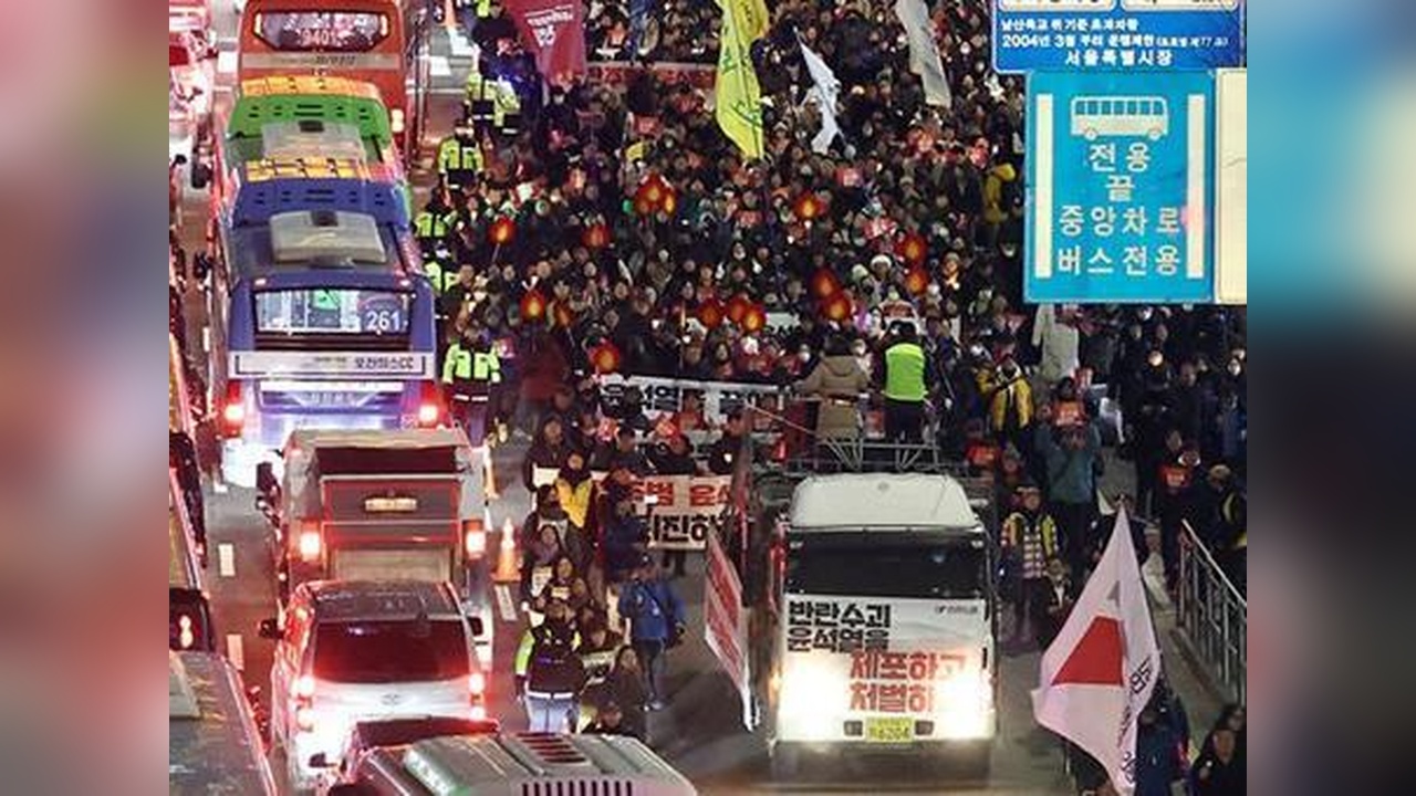 Güney Kore'de sıkıyönetim ve protestolar: Yoon'un geleceği belirsiz