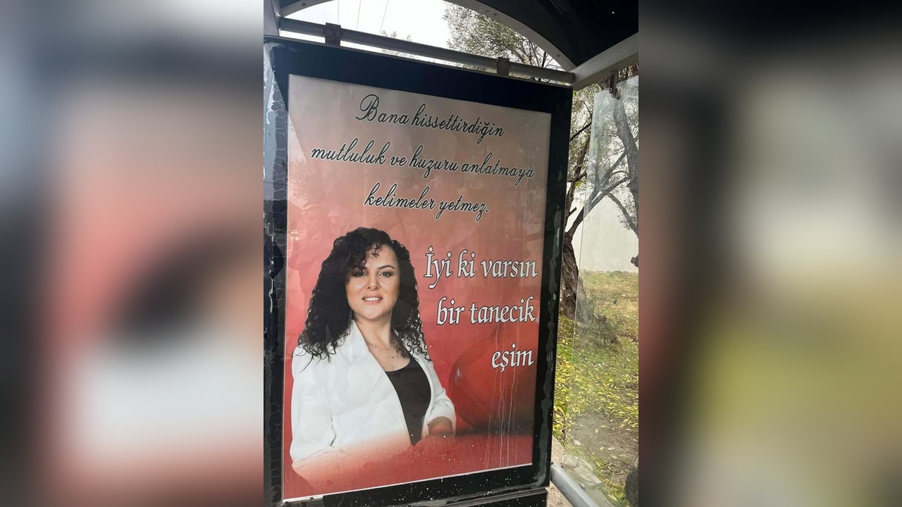Afişlerle doğum günü sürprizi