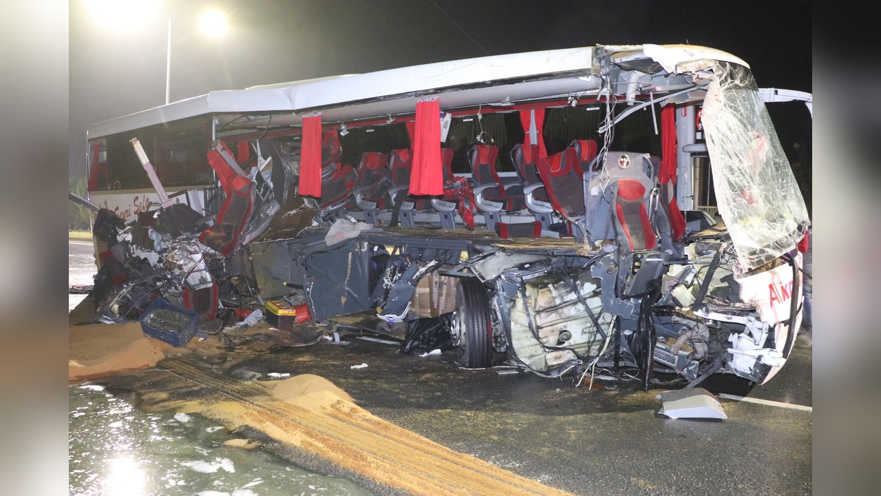 Denizli'de otobüs kazası: 1 ölü, 20 yaralı, şoför tutuklandı