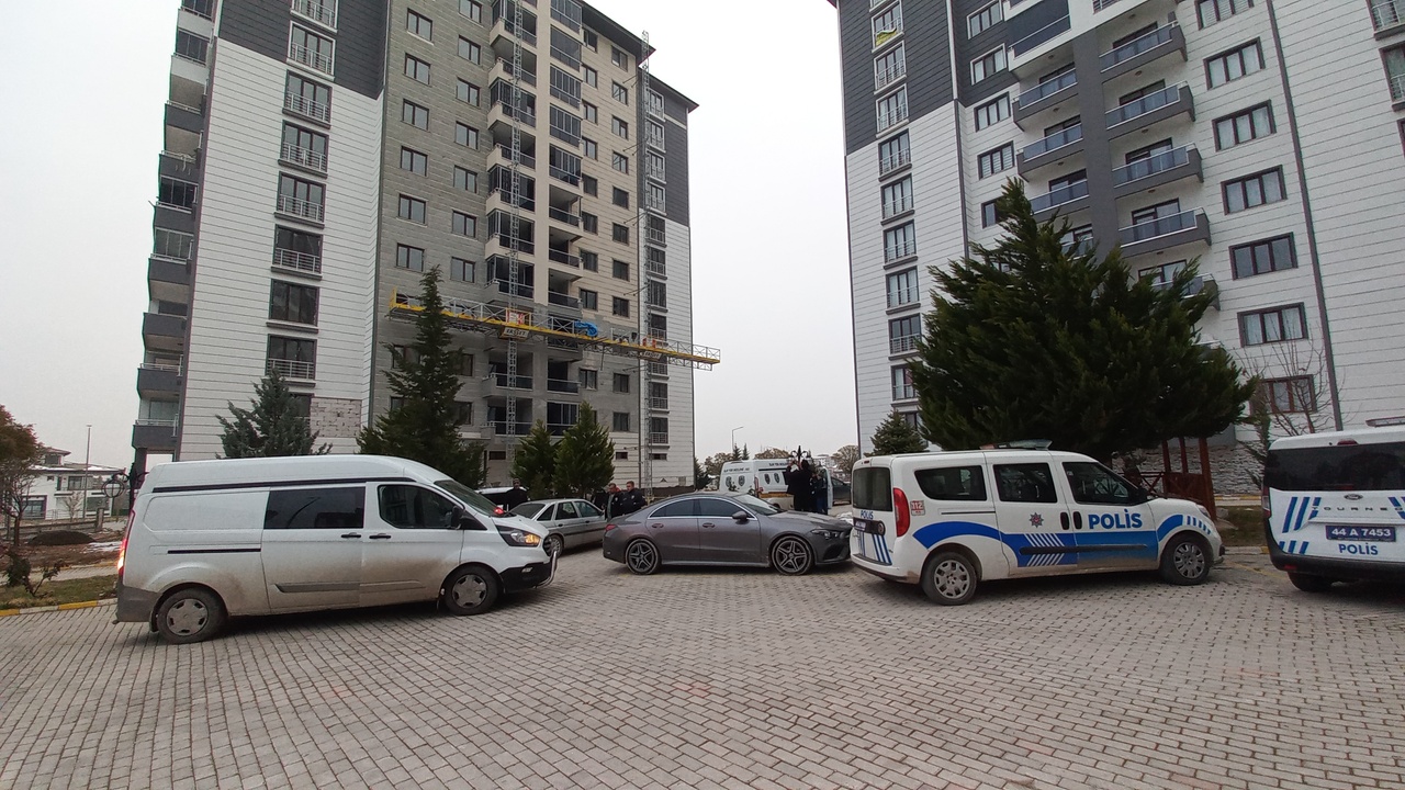 Malatya'da inşaat iskelesi kazası: 3 işçi ağır yaralı