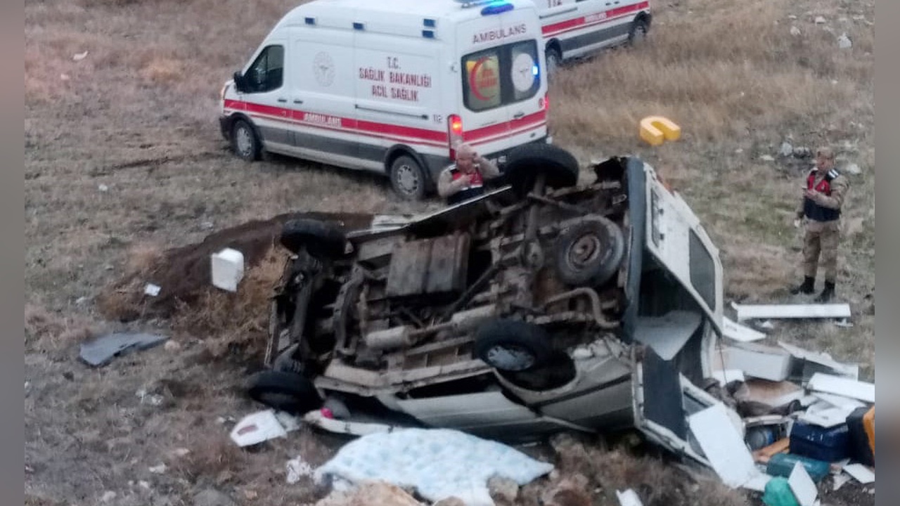 Gaziantep'te minibüs kazası: 1 can kaybı, 3 yaralı