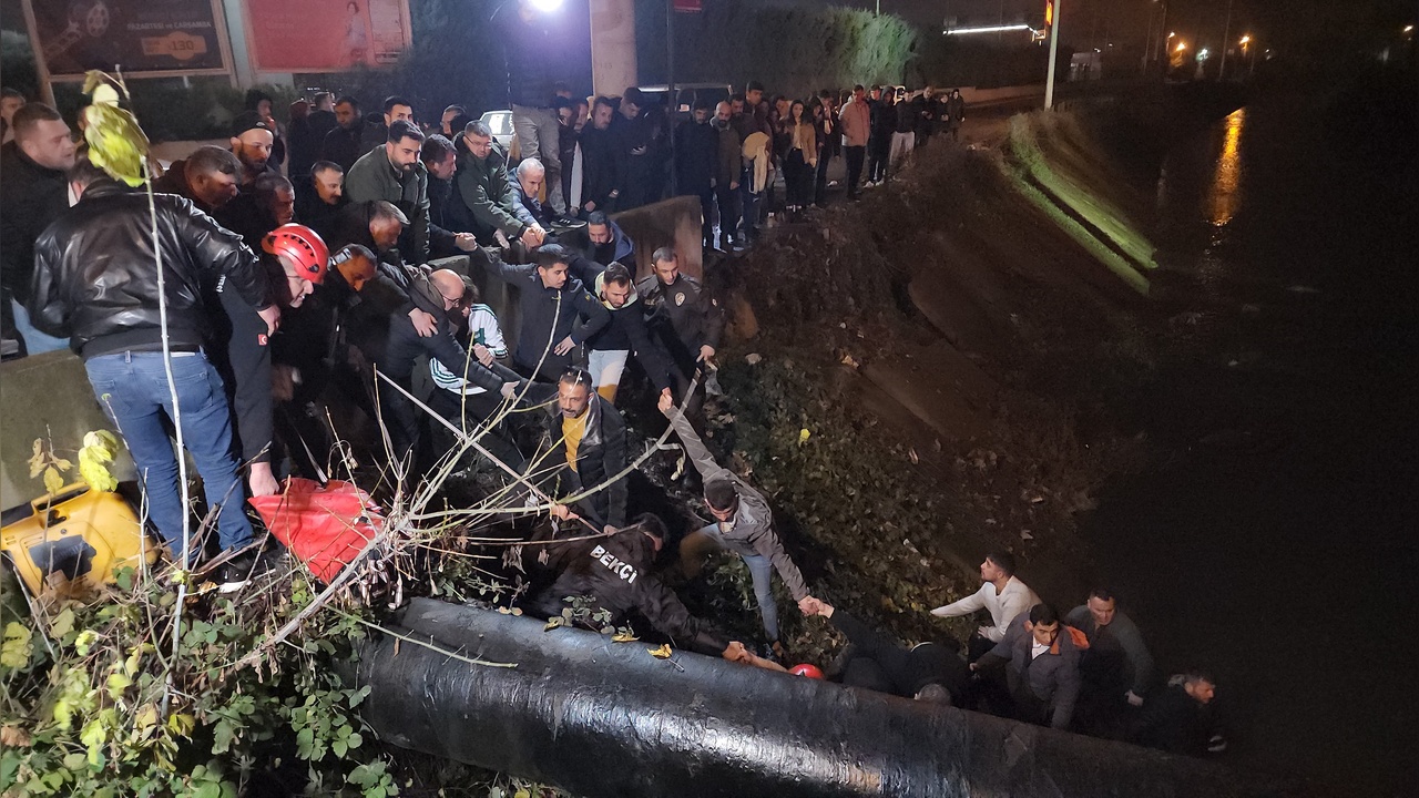 Düzce'de kaza: Otomobil dereye uçtu, 3 yaralı