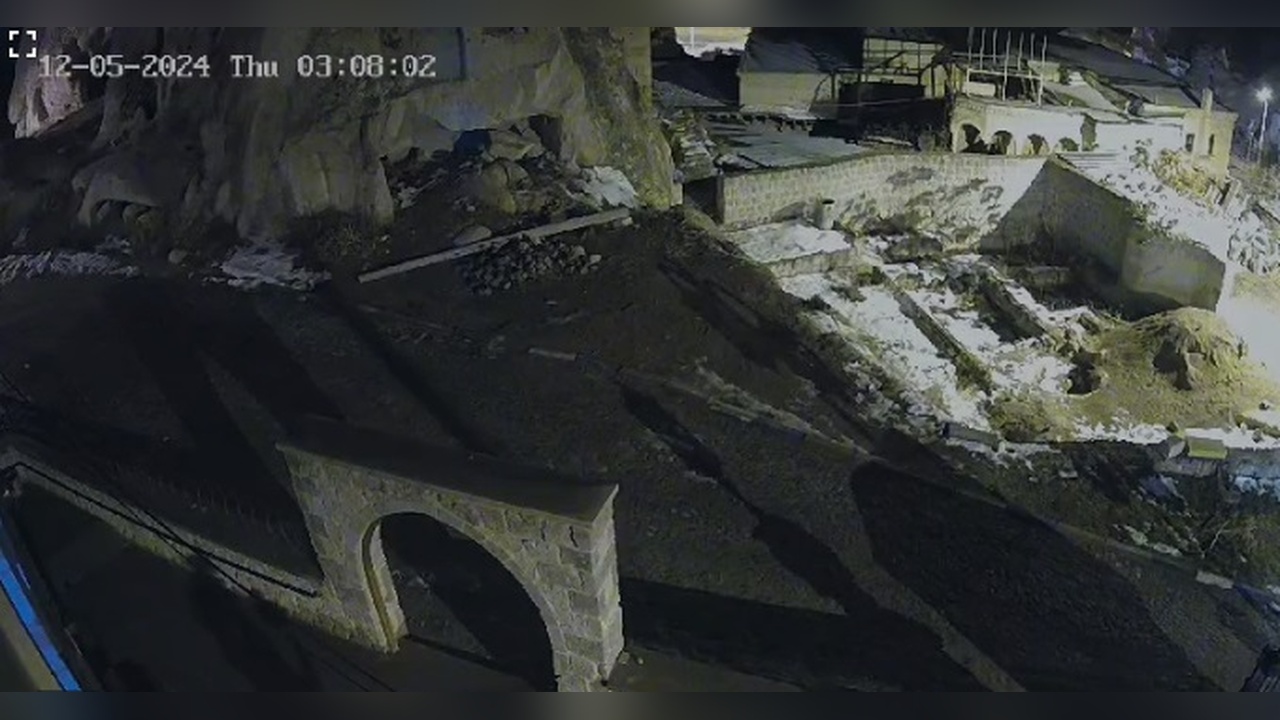 Kapadokya'da Peribacasının Yıkılışı Anbean Görüntülendi