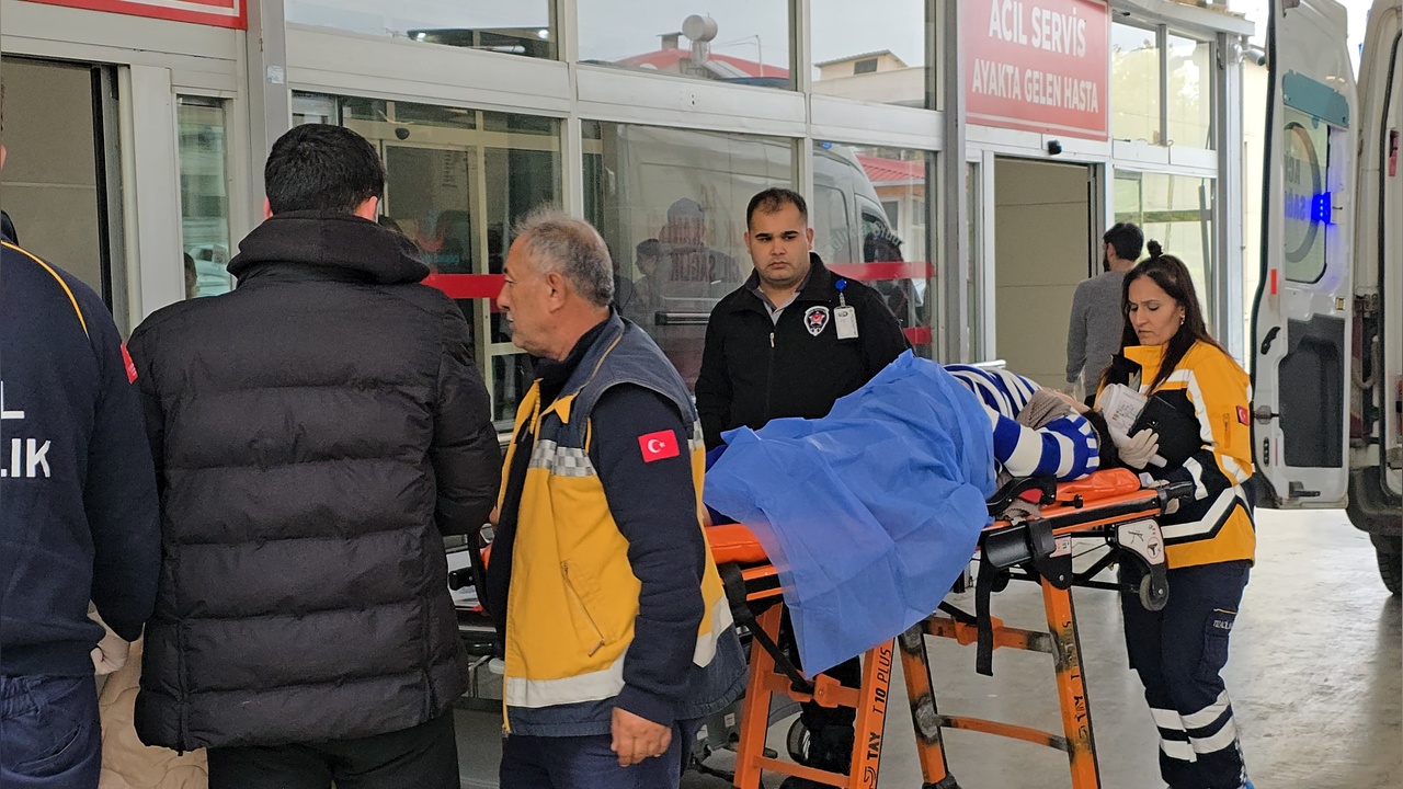 Cenaze konvoyunda yaşanan kaza, bir kadının bebeğini kaybetmesine neden oldu