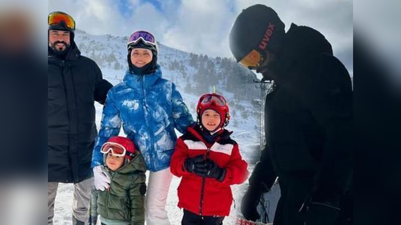 Fahriye Evcen'den Burak Özçivit'e Kalp Emojisi
