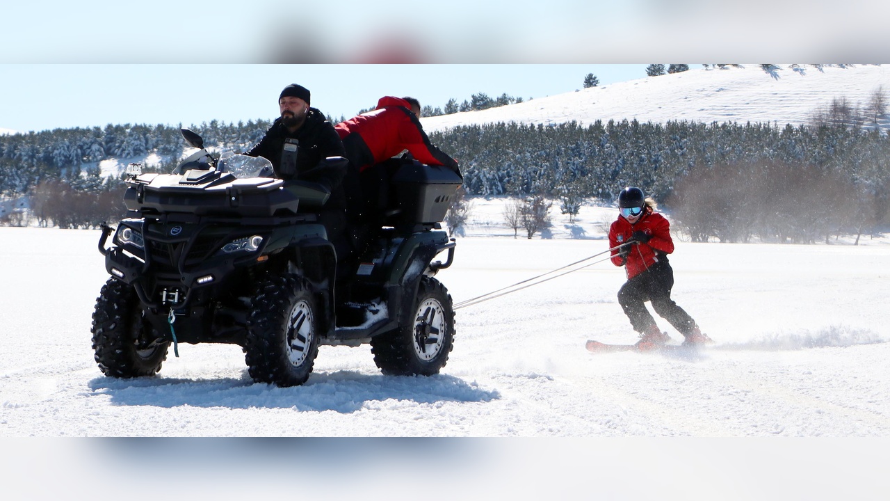 Sıla'nın Buzlu Gölde Cesur Slalom Deneyimi