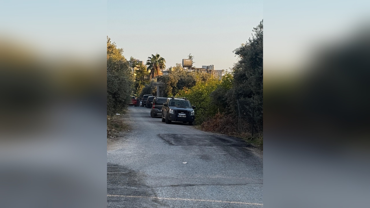 Akrabalarını Katleden Şahıs Eski Eşini Tehdit Etti