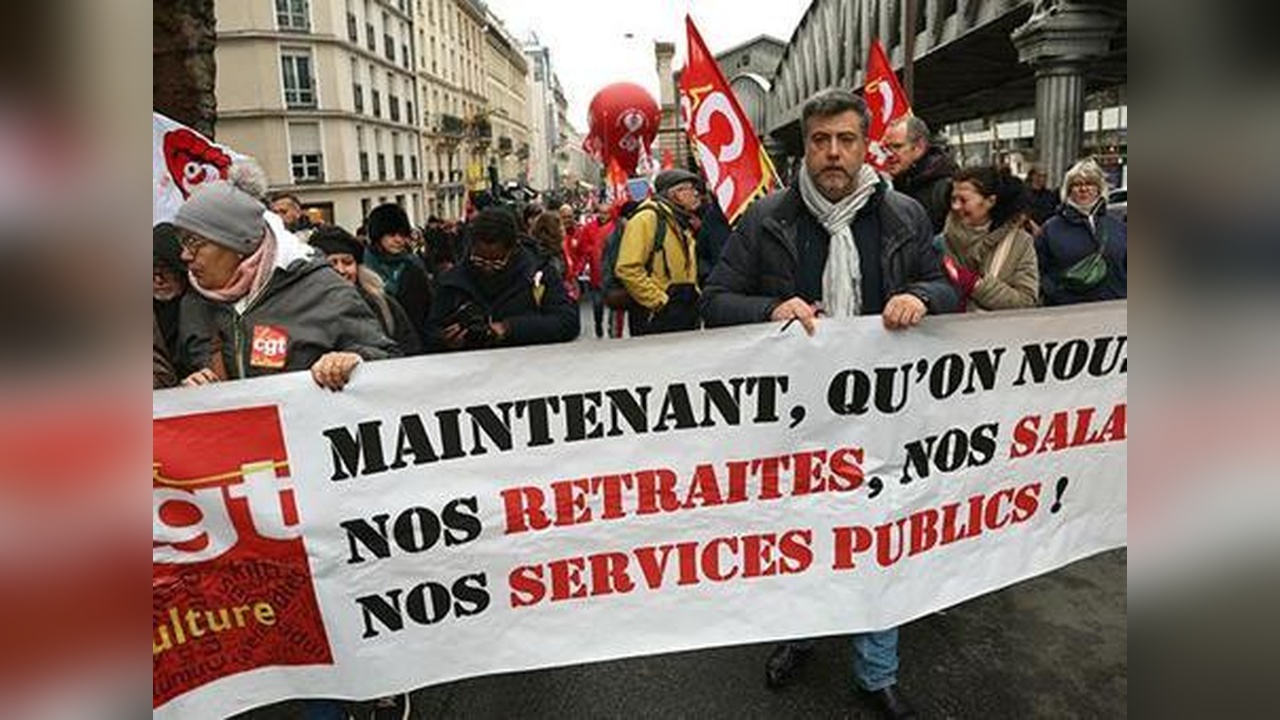 Fransa'da Kamu Çalışanları Büyük Protesto Düzenledi