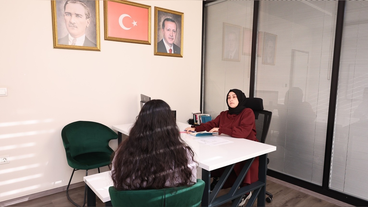 Sultangazi'da Ücretsiz Danışmanlık Hizmetiyle Kadın ve Çocuklar Destekleniyor