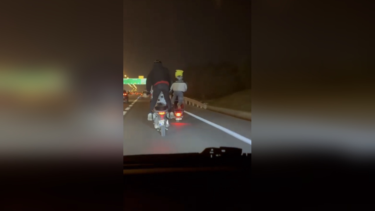 Ümraniye'de Motosikletlilerin Tek Tekerlek Üzerindeki Tehlikeli Gösterisi