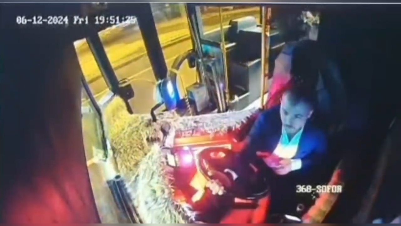 Halk Otobüsünde Fenalaşan Yolcuya Anında Müdahale