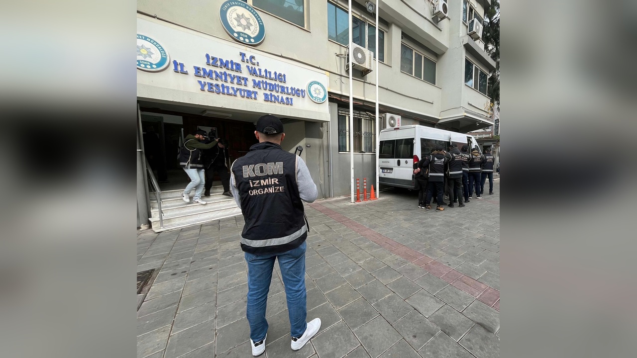 İzmir'de Yasa Dışı Silah İmalatına Baskın Düzenlendi