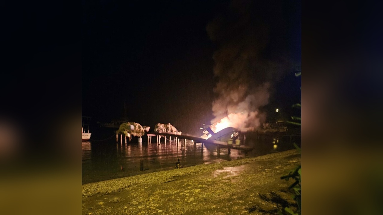 Muğla'da Balıkçı Teknesi Yangını Paniğe Neden Oldu