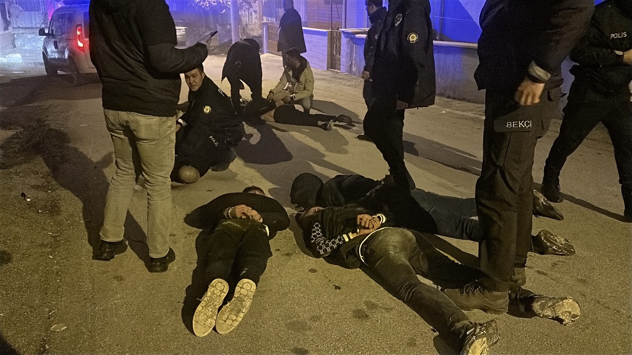 Arkadaşlarının Ailesiyle Tartışan 7 Kişi Gözaltına Alındı