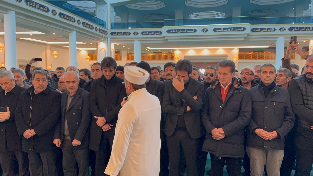 Mahsun Kırmızıgül, Annesinin Son Yolculuğuna Veda Etti