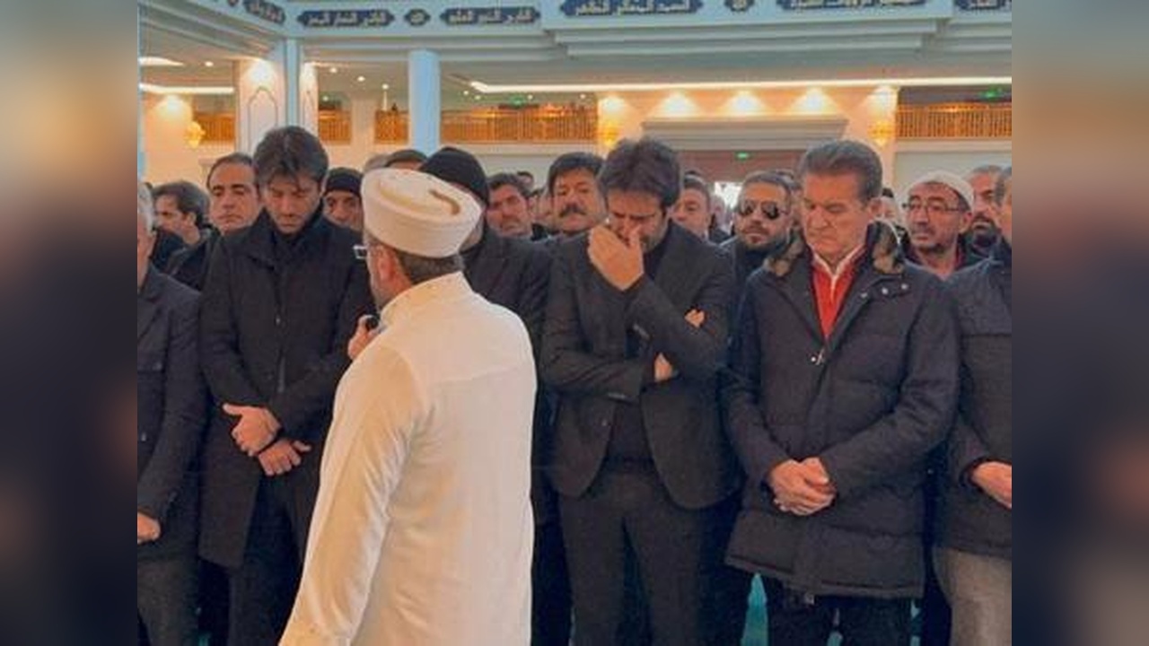 Mahsun Kırmızıgül, Annesinin Cenaze Törenine Katıldı
