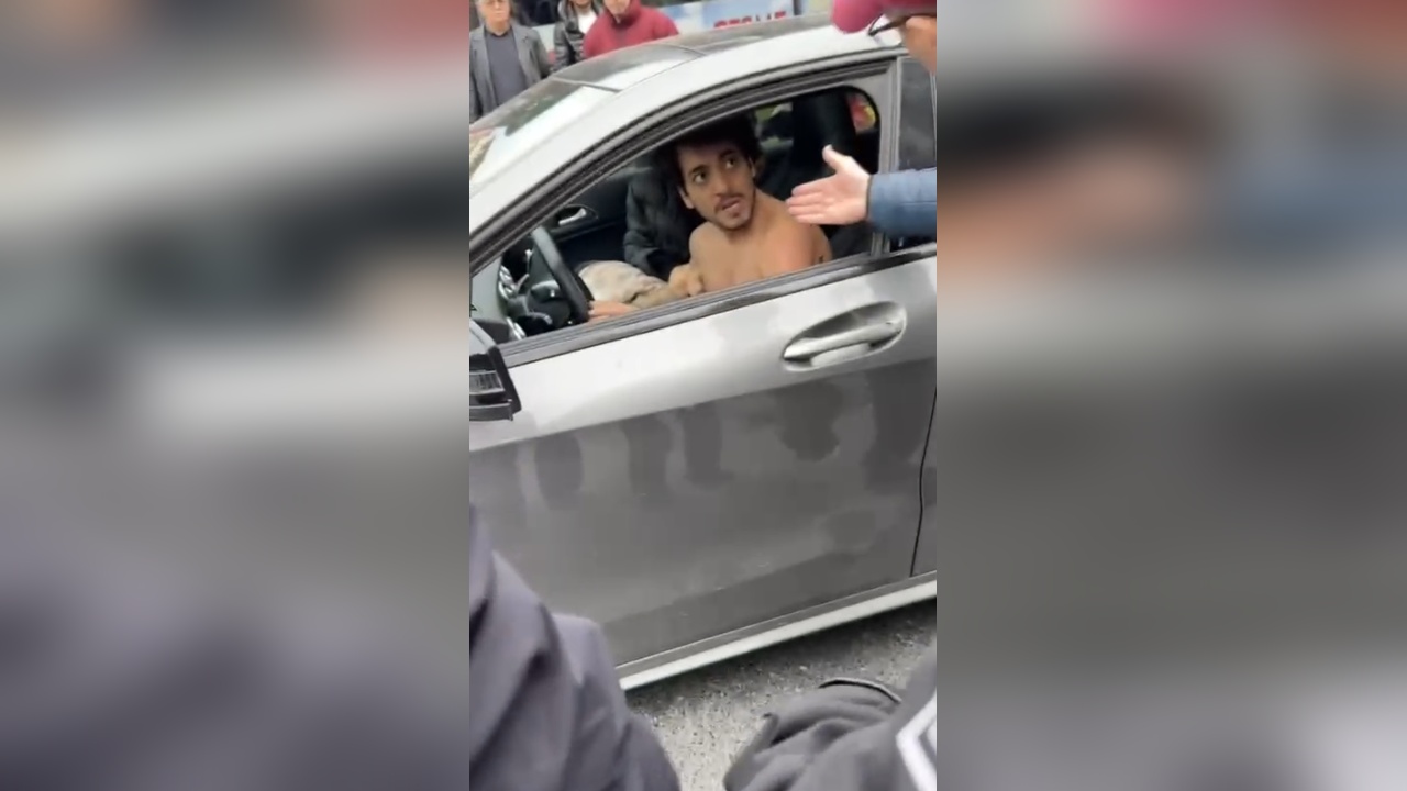 Ümraniye'de Yol Kavgası Güvenlik Kameralarına Yansıdı