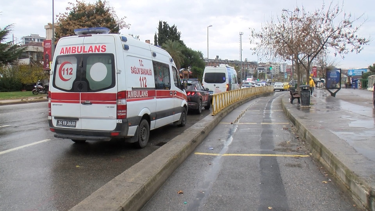 Bostancı'da Denizde Erkek Cesedi Bulundu