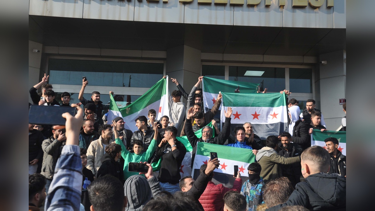 Cilvegözü Gümrük Kapısı'nda Coşkulu Kutlama Gerçekleşti