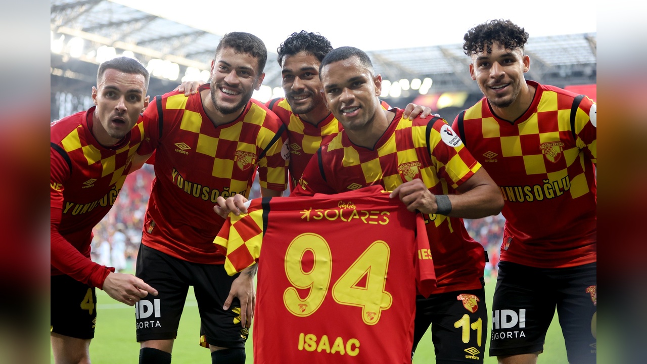 Göztepe, İzmir'de Taraftarını Yine Coşturdu
