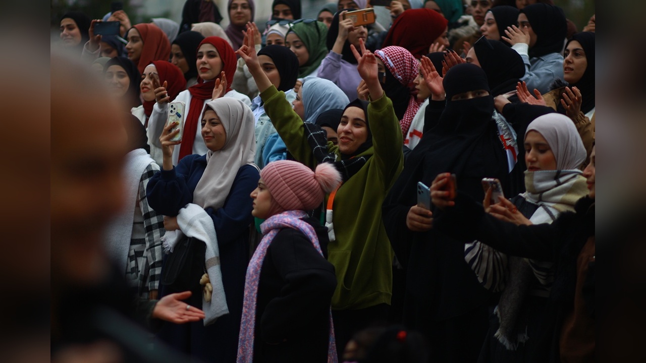 Siirt'te Suriyeliler Havai Fişeklerle Bayram Coşkusu Yaşadı