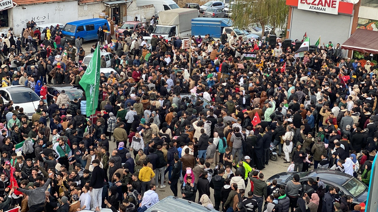 Ankara'da Suriyeliler, Esad Rejiminin Çöküşünü Coşkuyla Kutladı