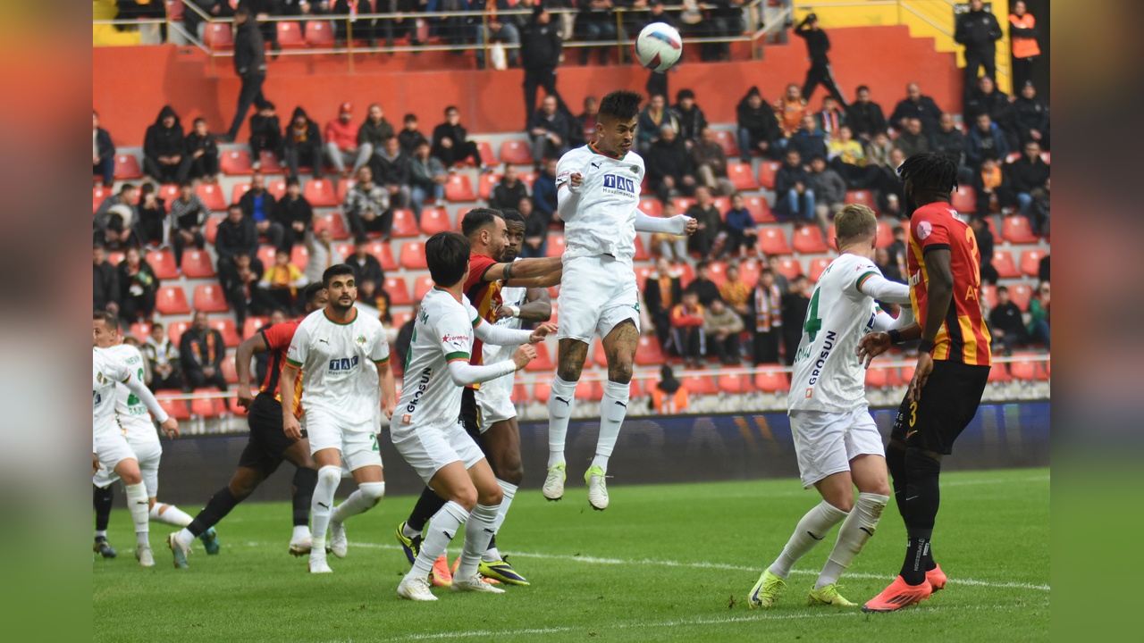 Kayserispor ve Alanyaspor Karşı Karşıya Geldi