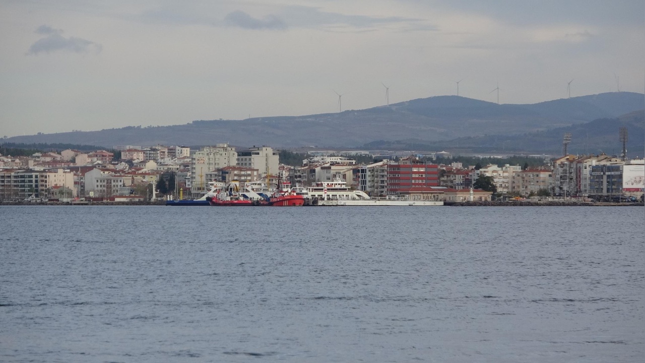 Fırtına Nedeniyle Bozcaada ve Gökçeada Feribot Seferleri İptal Edildi