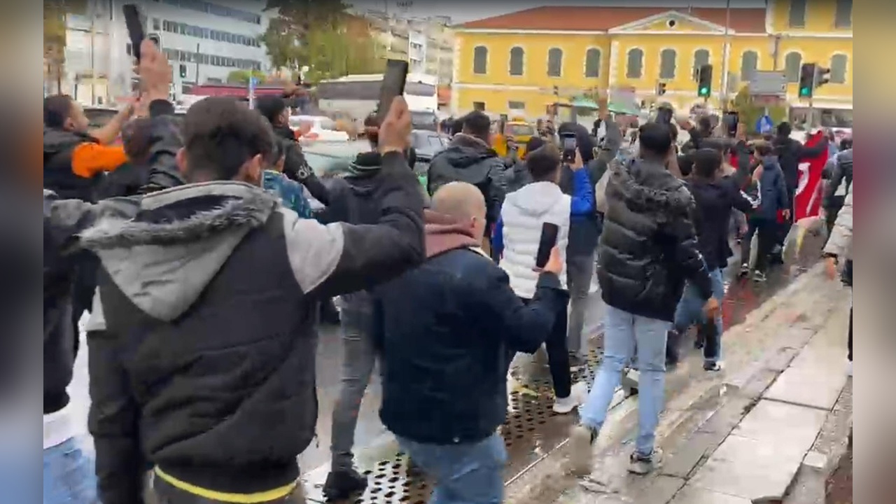 İzmir'deki Suriyeli Topluluk Bayram Coşkusu Yaşadı