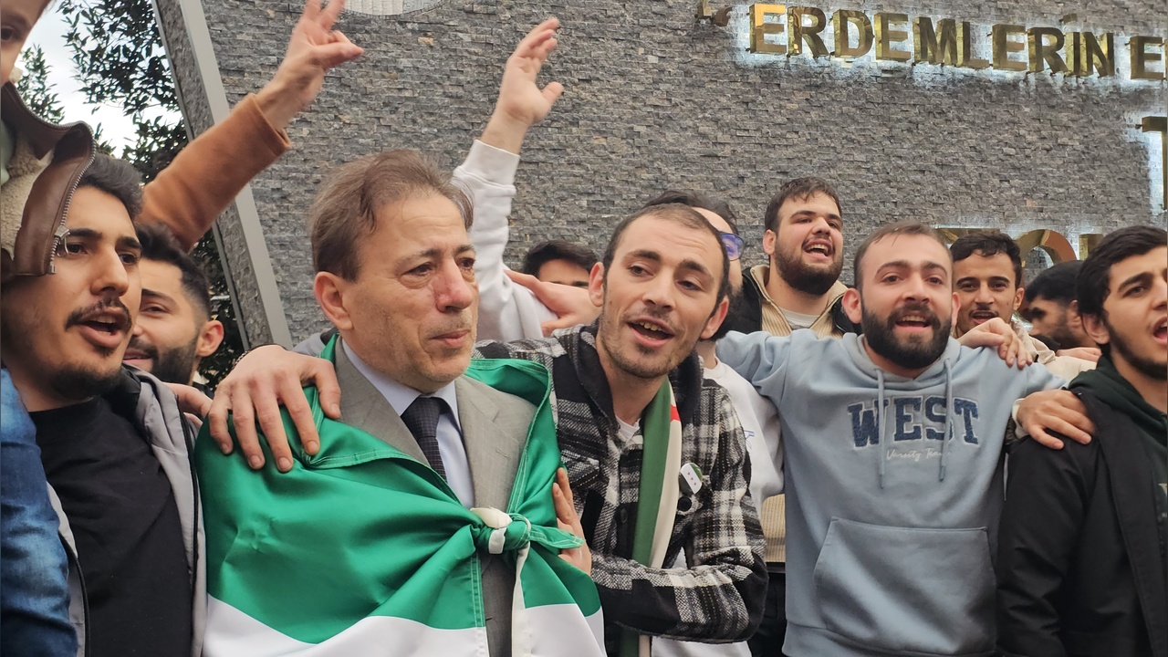 Zonguldak'ta Suriyeli Öğrencilerden Coşkulu Zafer Kutlaması