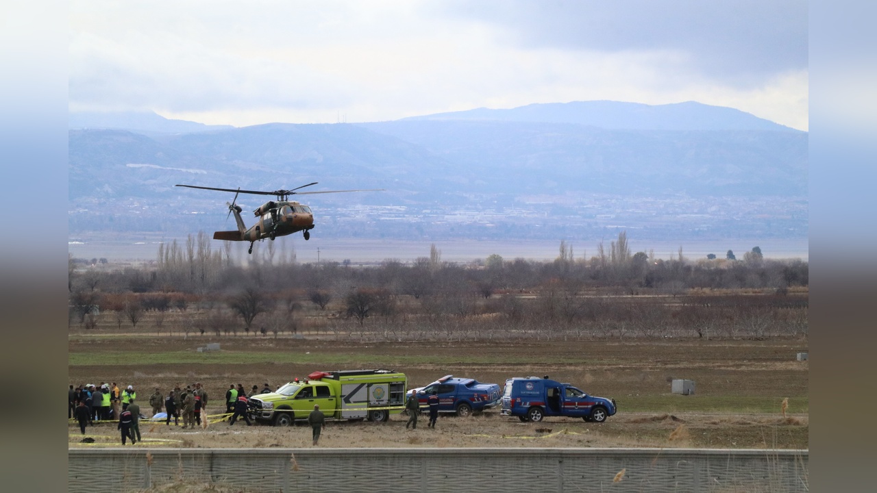 Isparta'da Askeri Helikopter Eğitim Uçuşu Sırasında Düştü