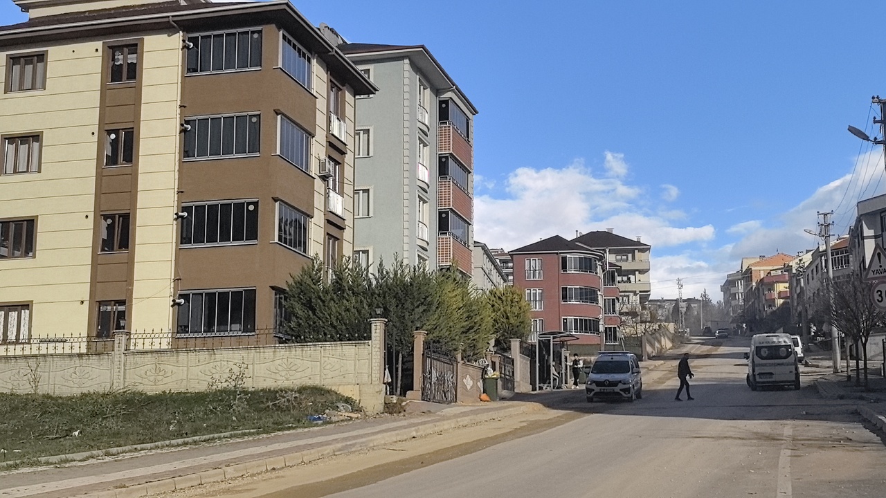 İpin Kopması Sonucu Düşen Genç Ağır Yaralandı