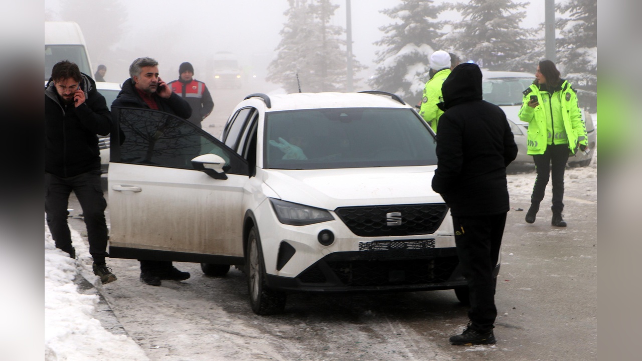 Erzurum'da Zincirleme Kaza: 13 Araç Birbirine Girdi
