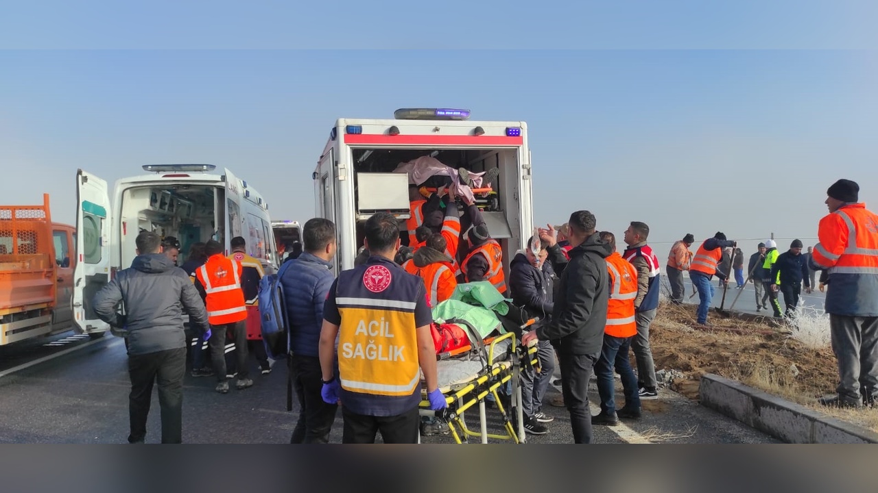 Van'da Zincirleme Kazalar Can Aldı: 2 Ölü, 40'tan Fazla Yaralı