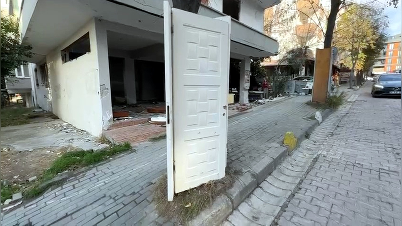 Avcılar'da Yıkım Çalışmasında Bayrak Duyarlılığı