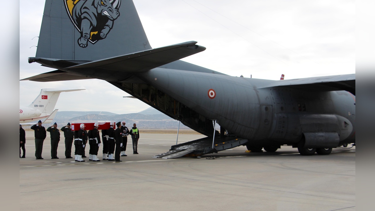 Helikopter Kazasında Şehit Olan Askerler Törenle Uğurlandı